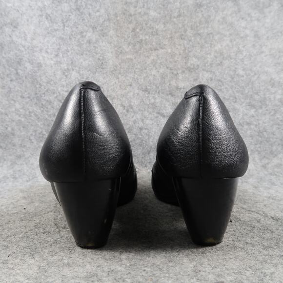 Strictly Comfort Shoes Womens 7 Pumps Heels Leather Closed Toe Button Moc Black - Picture 5 of 14